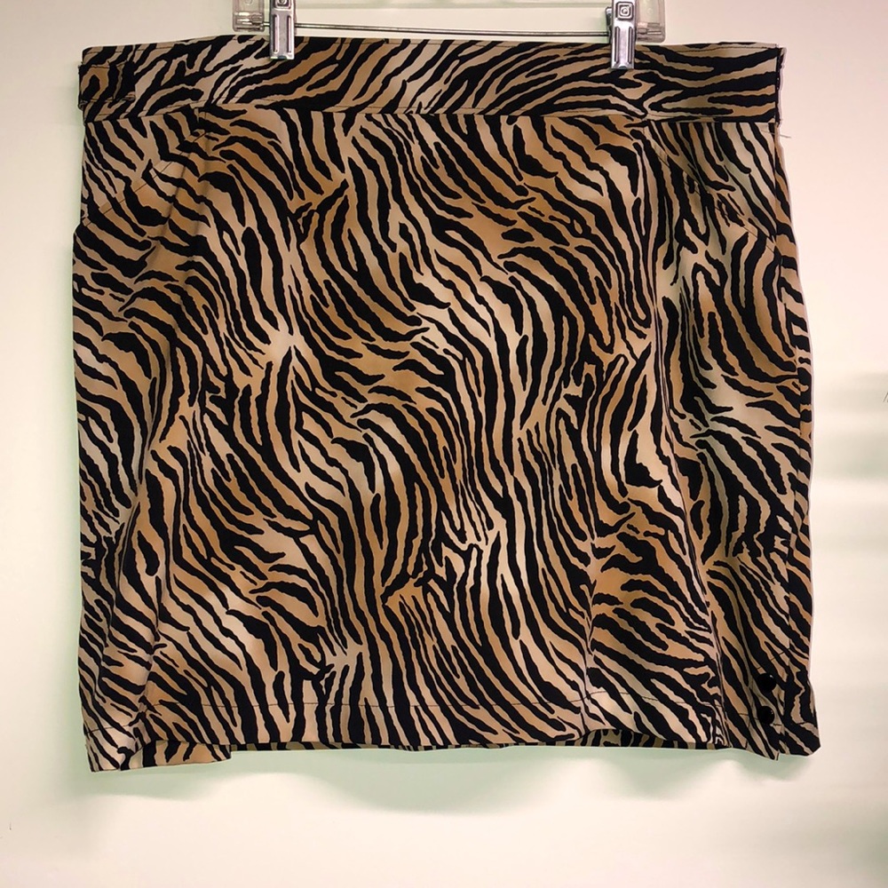 Chico’s Zenergy Skort - Picture 1 of 7